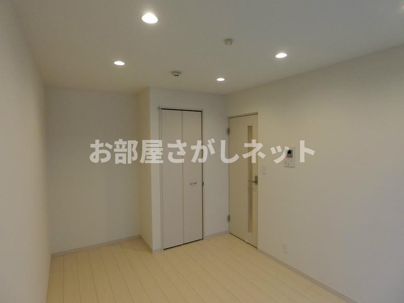 リブリ・西新宿【おとり物件なし】#学生・社会人にオススメ！初期費用分割払いOK！の居間・リビング