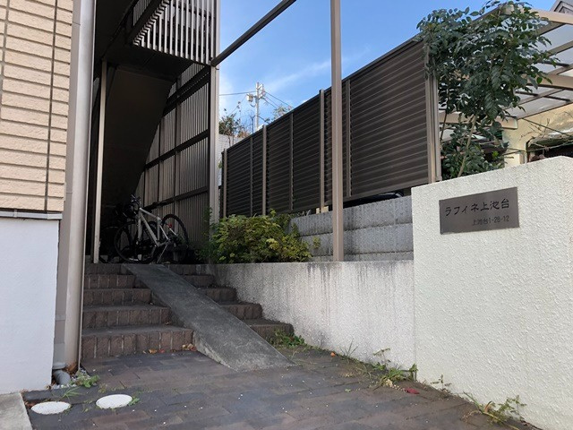 大田区上池台１丁目のアパートのエントランス