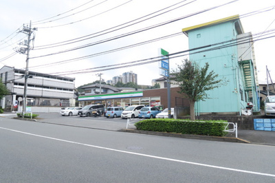 ファミリーマート 八王子上柚木店まで500ｍ