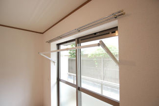 お部屋干しに便利な室内物干し付き♪