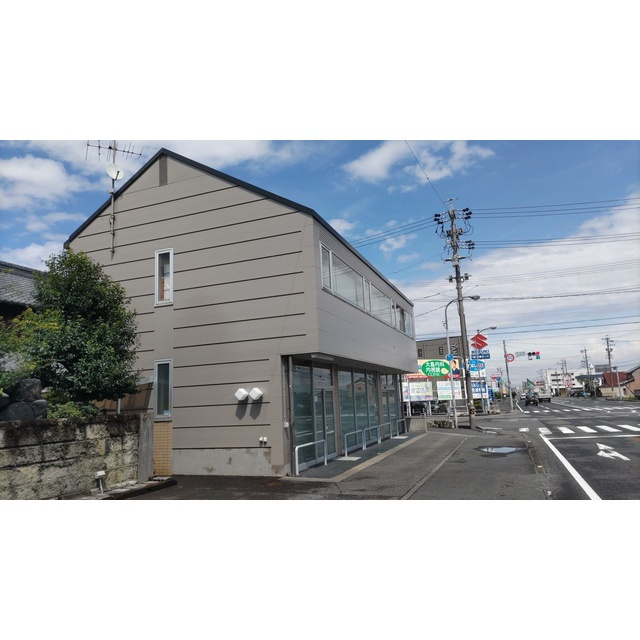 竹鼻町狐穴1731事務所のエントランス