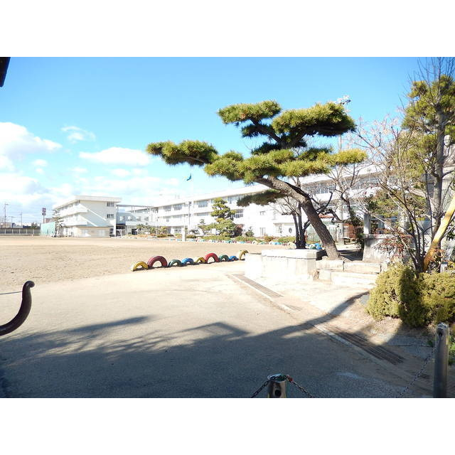竹鼻町狐穴1731事務所の周辺|竹鼻小学校