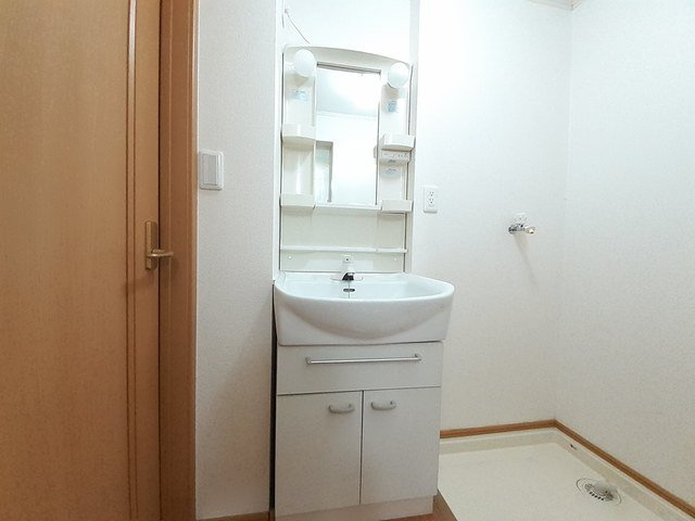 ベルズかたかごＢの洗面所|コンパクトで使いやすい洗面所