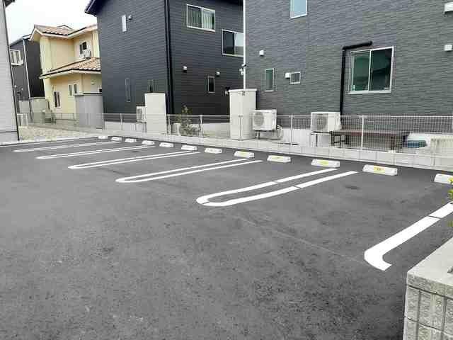 ノムラ・シュロスＢの駐車場|駐車場に車を止められます