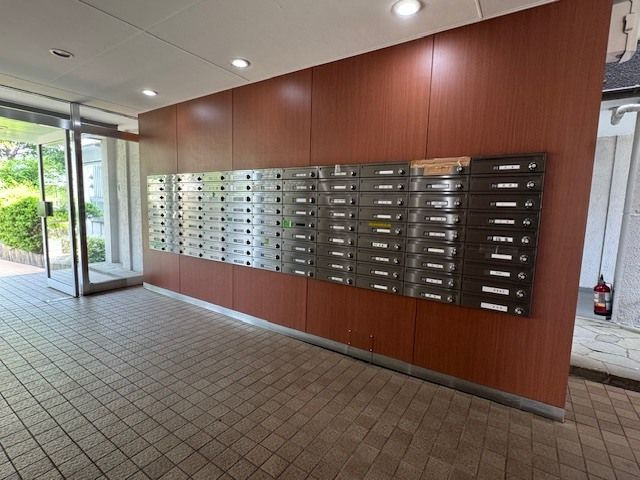 東林間コーポラスのロビー