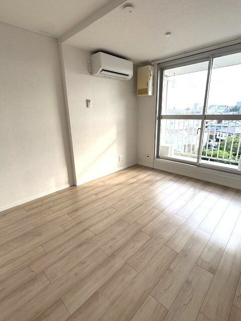東林間コーポラスの居間・リビング
