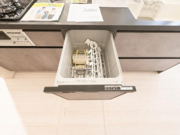 横浜市緑区いぶき野の新築一戸建のキッチン|食洗器付きなのは家事の負担を軽減してくれる嬉しいポイント♪