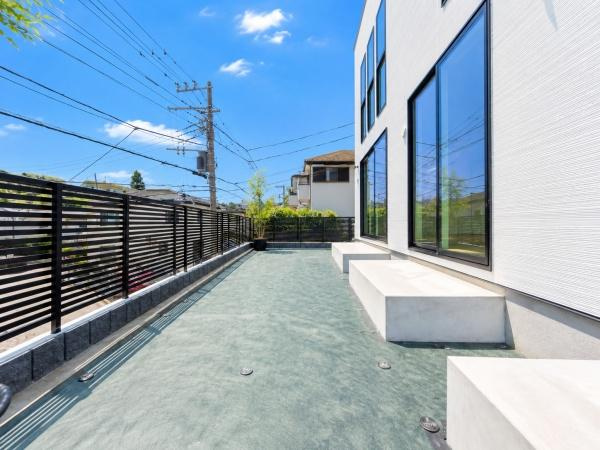 横浜市港北区篠原東２丁目の新築一戸建の庭|お庭もついています！
家庭菜園や、お子様のプールなど、使い方は様々です！
