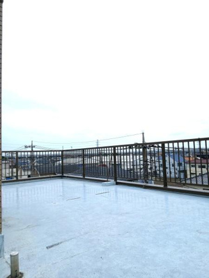 【バルコニー】 | ●三郷市戸ヶ崎三丁目・戸建● | ☆広々とした屋上スペースは、BBQやお子様のプールに大活躍♪夏は花火大会が鑑賞出来ます☆