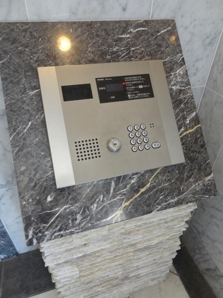 スワンズシティ大阪WESTのセキュリティ|★オートロックつきで安心★
