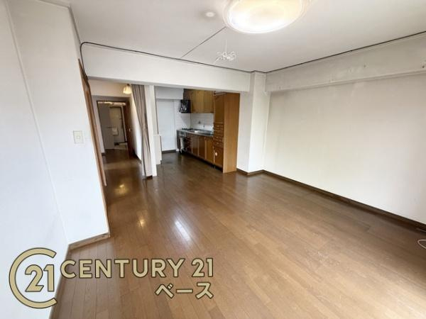 東生駒アーバンライフの居間・リビング|■家具のレイアウトもしやすい間取りです！