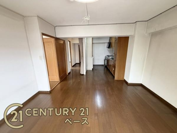 東生駒アーバンライフの居間・リビング|■ご家族でくつろいでいただける広々したリビング！