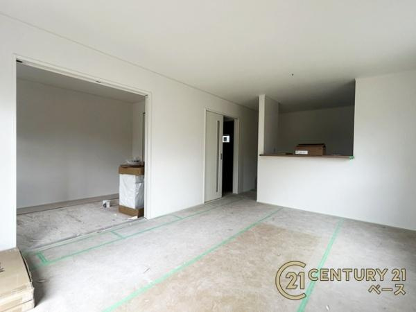 クレイドルガーデン八尾 １号棟 ／新築一戸建の居間・リビング|■ご家族でくつろげる広々としたリビングです！