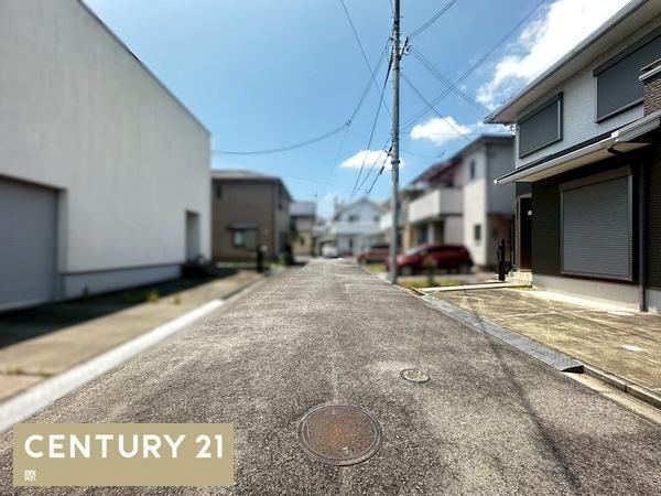 和歌山市六十谷　中古戸建の前面道路含む現地写真