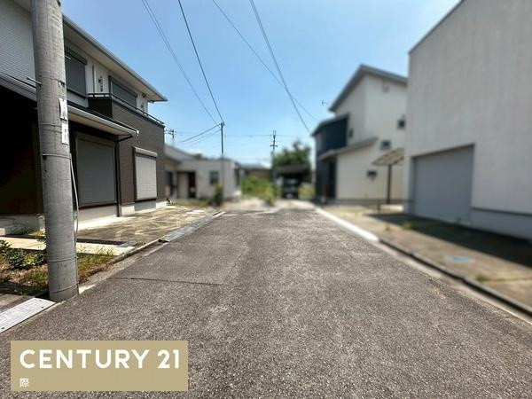 和歌山市六十谷　中古戸建の前面道路含む現地写真