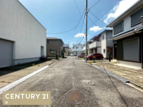 和歌山市六十谷　中古戸建の前面道路含む現地写真