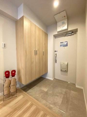ひばりヶ丘プラザの玄関|玄関
住まいの玄関口となる清潔感のある空間。シューズボックス等で靴や日用品をしっかり整理し、お客さまを気持ち良く迎えられます。