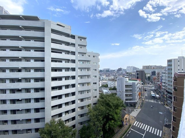 ひばりヶ丘プラザの展望|眺望
10階部分からの開放感あふれる心地よい眺望。周辺の目線が気になりにくく、遠くまで見渡せる景色を毎日お楽しみいただけます。