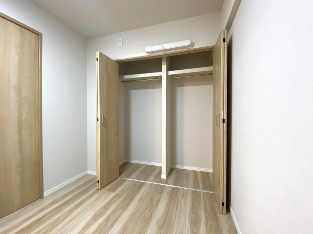 ひばりヶ丘プラザの収納|収納
日用品や生活雑貨などをスマートにまとめて収納できるスペース。住まい全体をいつでも整理整頓された綺麗な状態にキープできます。