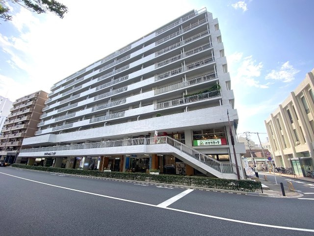 ひばりヶ丘プラザの外観|外観
落ち着いた雰囲気を醸備えたスタイリッシュな外観。管理体制も良好で、住まう方の安心と高い満足感を創出する分譲マンションです。