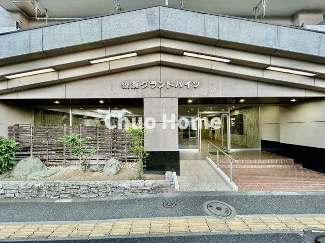 綾瀬グランドハイツのエントランス|【エントランス】マンションのエントランスは、その物件の印象を決める、顔とも言える場所です。毎日通る場所ですからきれいなのが一番です。