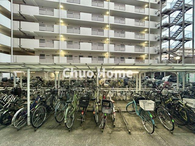 綾瀬グランドハイツの駐輪場|【自転車置き場】最新の空き状況や費用などの詳細は担当スタッフまでお問い合わせください。