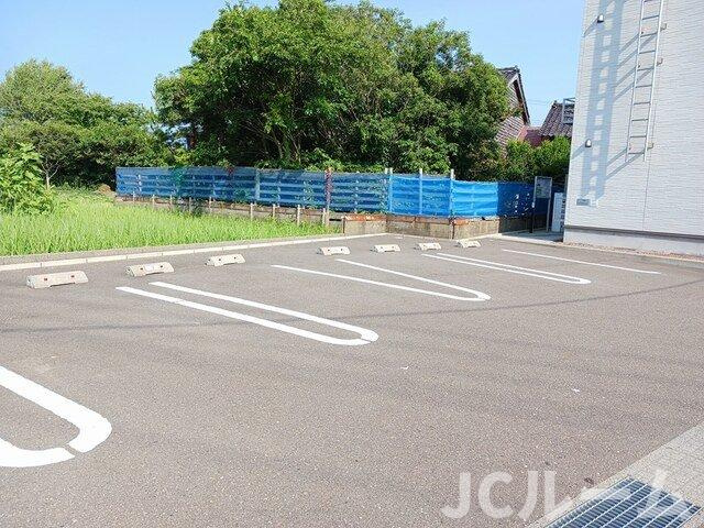 フォルトゥーナの駐車場