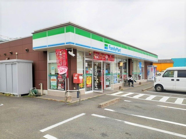 サンガーデンＤの周辺|ファミリーマート玉名築地店まで500m