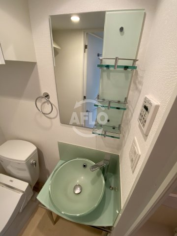 SERENiTE本町refletの洗面所|SERENiTE本町reflet（セレニテ本町ルフレ）　独立洗面化粧台