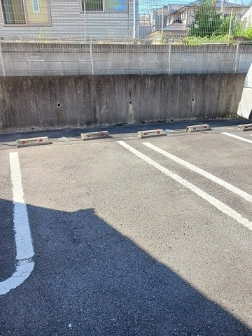 アネックスの駐車場