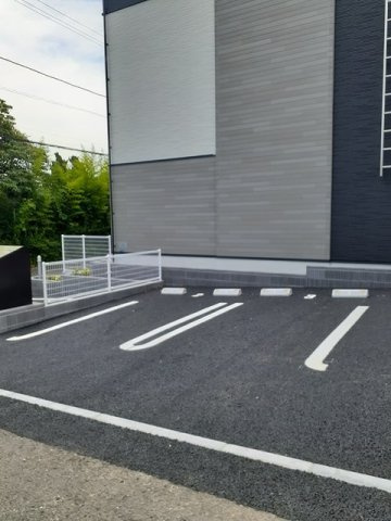 メゾンエスポワールの駐車場