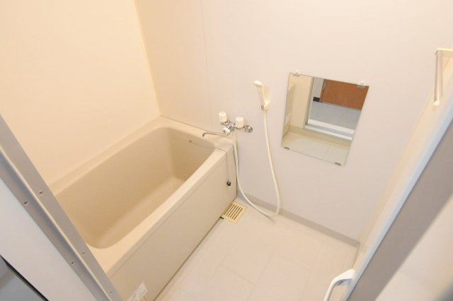 レオパレスＦｌａｔ新栄の浴室