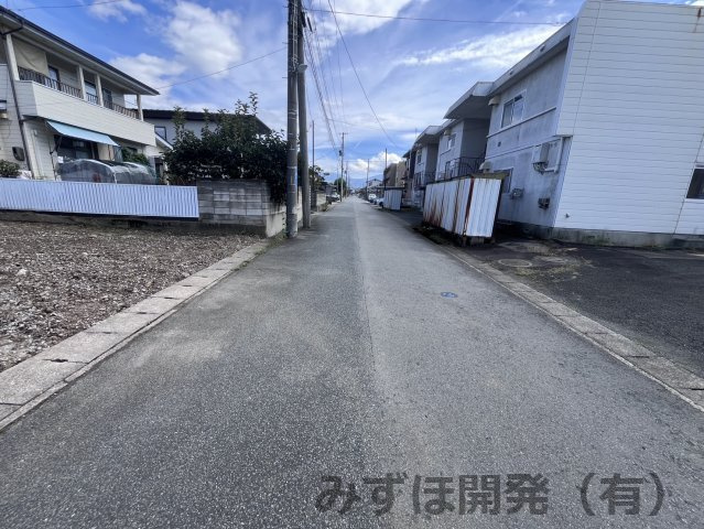 山形市西田2丁目6番10の前面道路含む現地写真