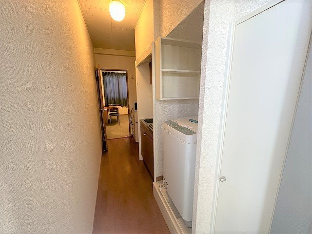 レオパレスヒルサイドハイツ菅田の玄関