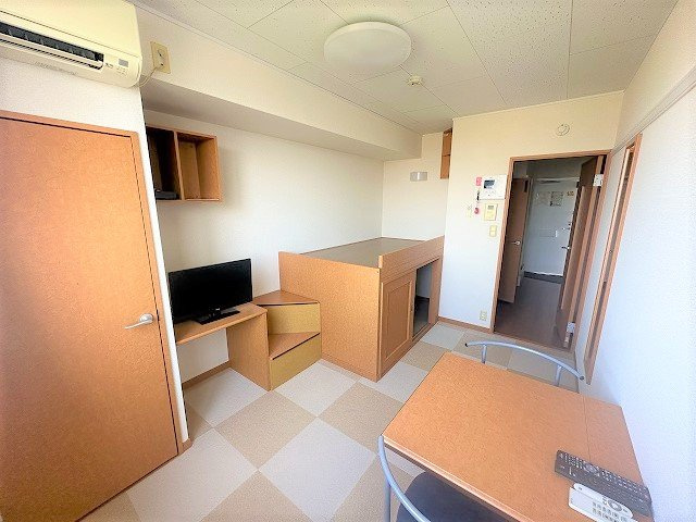 レオパレスヒルサイドハイツ菅田の居間・リビング|「同タイプの部屋の写真です」「現況優先」