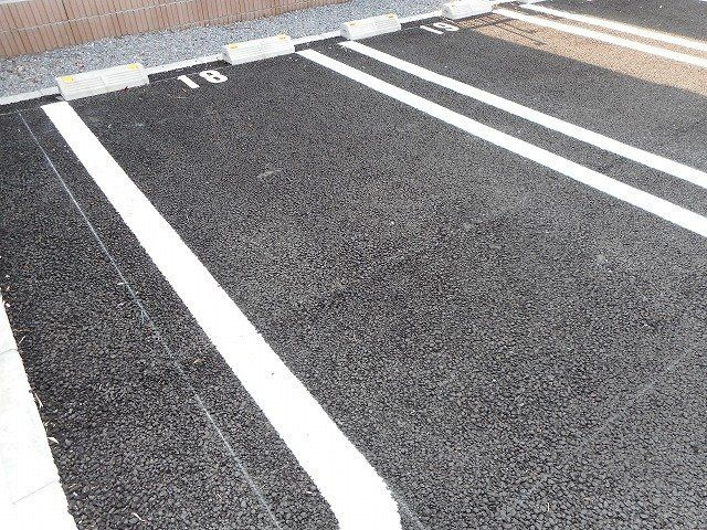 グランアブニールⅢの駐車場