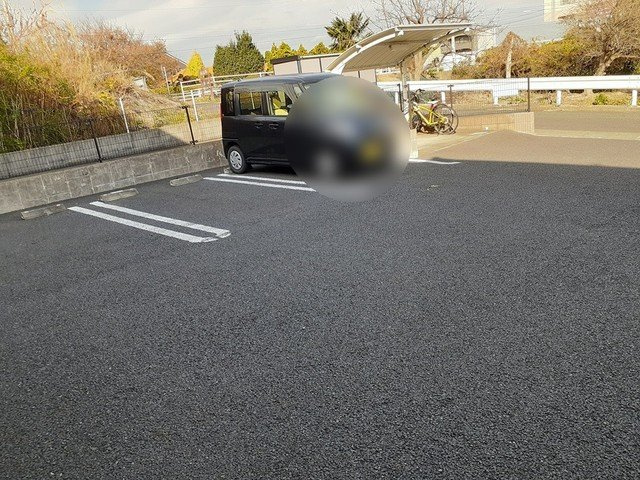 メゾン　ボヌールの駐車場