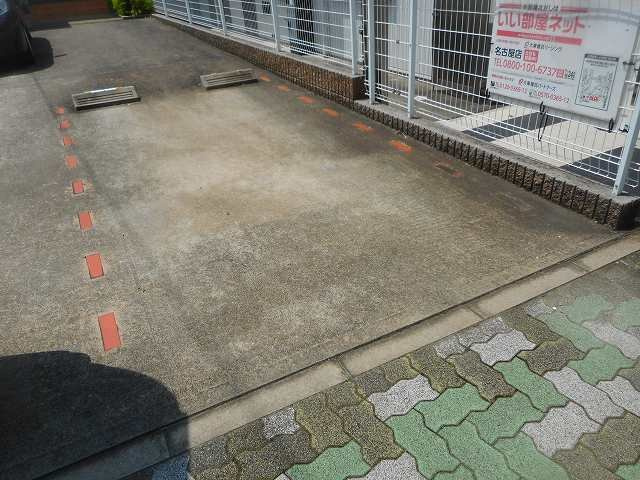リヴェースいわつかⅢの駐車場