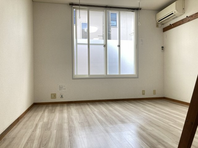 サン・ジュニアの洋室