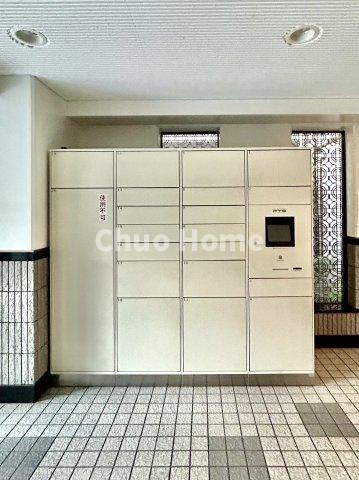 ライオンズマンション船堀親水公園の設備|【宅配ボックス】在宅時・不在時に関わらず、居住者の代わりに非対面で宅配物を受け取ってくれる便利な設備です。わかりやすくご説明致しますので見学時にはお部屋だけではなく共用部分もぜひチェックしてください。
