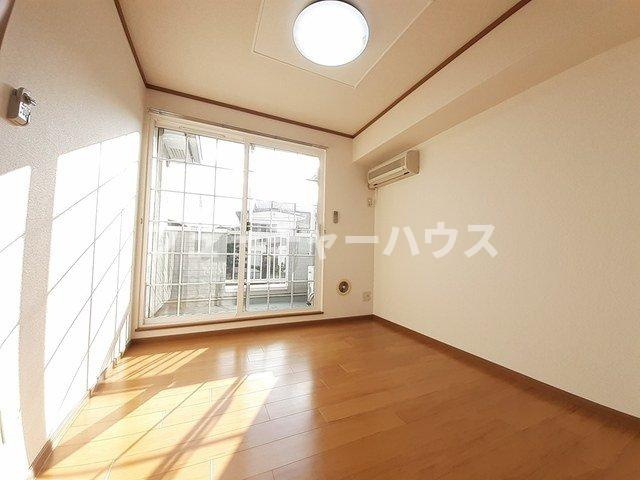 サンライト　ヒルズの居間・リビング|こちらのリビングで趣味の時間をお楽しみください
