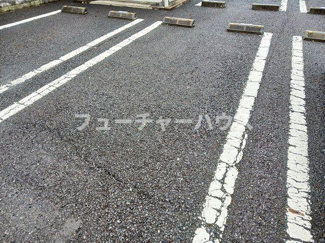 クレメントの駐車場