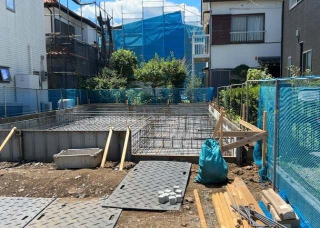 【外観】 | 現在は更地となっています。現地をご見学に行く際は、道路の幅や周辺の交通量、施設などをご確認頂くことをおすすめします！ある程度イメージをつけたいという場合は、同売主の施工事例や完成パースもお見せします。