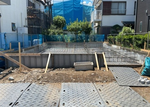【庭】 | 家族でのBBQを行うのであれば3坪程度の広さがあればよいでしょう。ガーデニングや家庭菜園を楽しむ際は、手入れが行き届く範囲にすると安心です。また、庭のある方角や接道が気になる方は事前に確認しましょう。