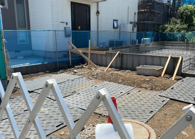 【駐車場】 | 駐車場と明記されていても、最小スペースでつくられた駐車場だと大型車は駐車できなかったり、出入りしにくくなったりする可能性があります。お車のサイズと購入したい物件の駐車場のサイズを現地で確認しましょう。