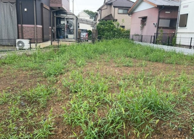 【バルコニー】 | バルコニーは、室外の専用スペースのうち、「屋根がなく開放された空間」であるものを指します。ベランダより広いタイプのものが多く、日当たりもよいため家庭菜園などを楽しみたい人にとって適した環境となります。