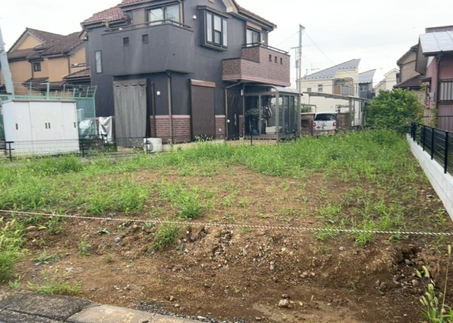 【外観】 | 現在は更地となっています。現地をご見学に行く際は、道路の幅や周辺の交通量、施設などをご確認頂くことをおすすめします！ある程度イメージをつけたいという場合は、同売主の施工事例や完成パースもお見せします。