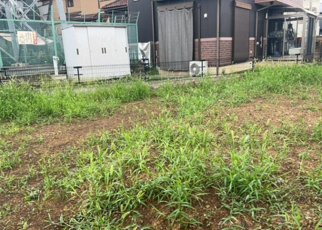 【庭】 | 庭のある家に住むことのメリットとして、子どもたちの遊び場を確保できること、ガーデニングや家庭菜園を楽しめること、明るさを確保できることがあります。また、配置を工夫することでプライバシーが確保できます。