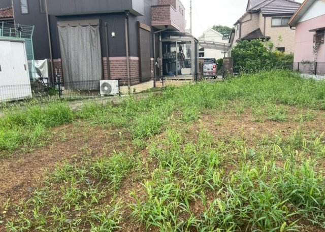 【玄関】 | 玄関ポーチにおいて最も重視すべきと言っても良いのが広さです。適切な広さの玄関ポーチでないと外見的なバランスは崩れてしまいますし、何より使いにくくなってしまいますので、現地で実際に下見をしてみましょう！