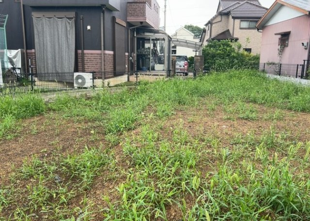 【玄関】 | 玄関は家の顔でもあり、家族以外の目にも止まる場所です。玄関は外との間を仕切る扉、靴などをしまっておく収納スペース、靴脱ぎのたたきスペース、来客とのやり取りをするドアホンなど複数のアイテムからなります。